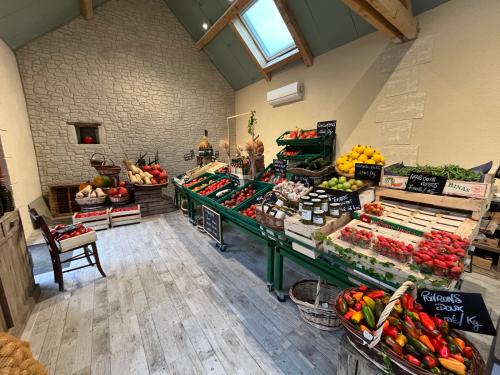 Le magasin reste ouvert